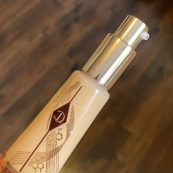 Charlotte Tilbury Make Up Beautiful Skin Foundation in 4 Warm - Picture 9 of 9